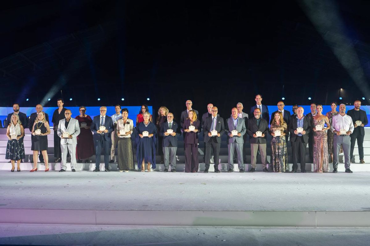 Femete's tweet photo. 👏👏Bravo por la emotiva fiesta del 30 aniversario del @recintoferialtf y por las 30 personas, empresas y entidades homenajeadas, entre ellas directivos/as de @Femete, Asnáutica, @FREDICAcanarias y @FepecoPatronal 👏👏 https://t.co/2eUnn3Z2w9