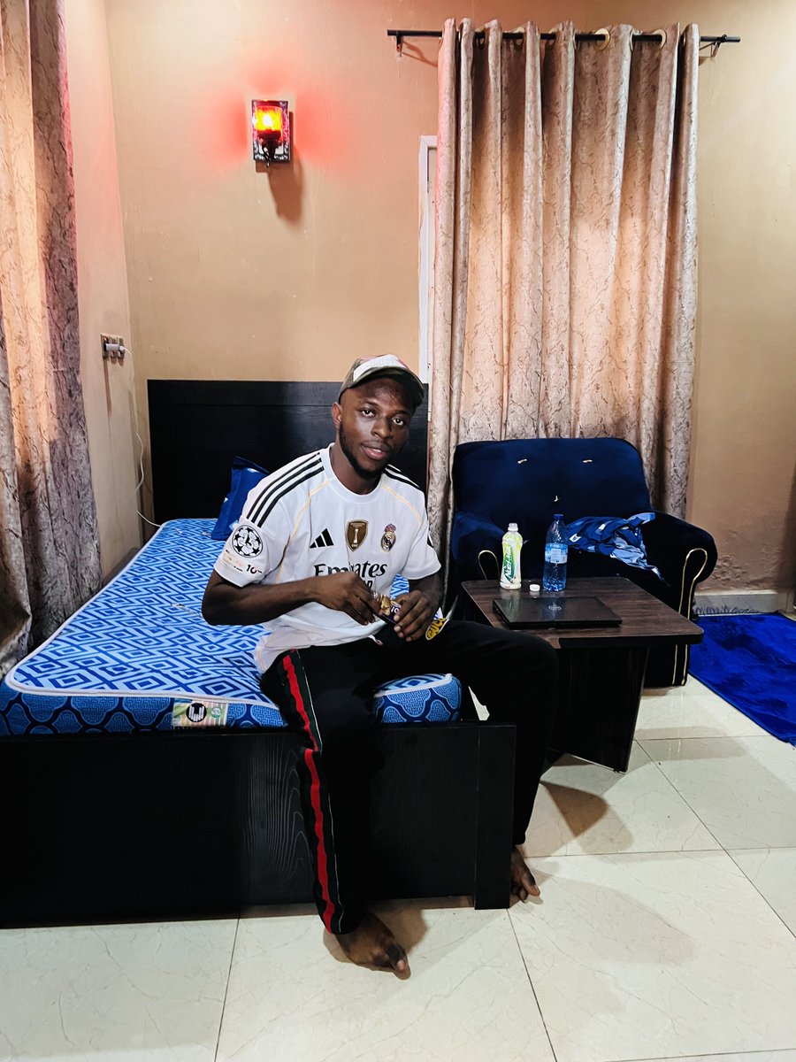 kollyfeelz's tweet photo. At 22, I get iPhone 16 Pro 

I get apartment

I get $2k for wallet

I get ₦700k electric bike 

WETIN YOU GET ??🫵🏿 https://t.co/RPthl94wwy