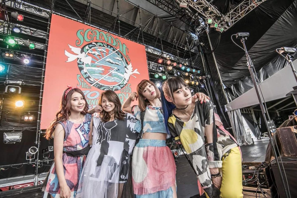 BULE_RS's tweet photo. スキャフェス
2016/8/21 
泉大津フェニックス

SCANDAL史上最大規模の野外ライブ
12000人
ステージ上は西日だったからメンバーは暑くて眩しかったはず
初めての47ツアー、BEST ALBUMの告知

これが10年前とは思えない…
DVD見よう！

#スキャフェスヤバイ
#SCANDAL

https://t.co/YEcTo0CslB https://t.co/YnpbmfXaXd