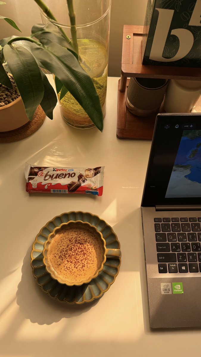 kha_10a's tweet photo. أهيمُ في أُفقي، 
حيثُ تتّسعُ الرؤية و يهدأُ كلَّ شيء
ــــ🧡🍃. https://t.co/XwUeEJXhsN