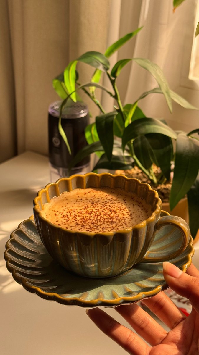 kha_10a's tweet photo. أهيمُ في أُفقي، 
حيثُ تتّسعُ الرؤية و يهدأُ كلَّ شيء
ــــ🧡🍃. https://t.co/XwUeEJXhsN