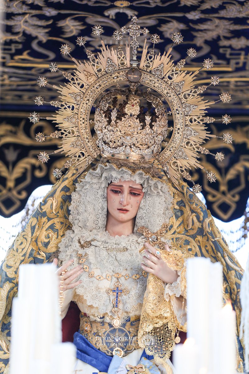 GuionCofradefot's tweet photo. En sus manos, un pañuelo
recoge sus Lágrimas de risa.
En su pecho, un puñal
es su herida dolorosa 

@LaExaltacion @BMMArahal 

#tdscofrade #ssantasevilla26 #juevessanto #Lágrimas #laexaltacion #hdadlaexaltacion https://t.co/23X5iaaNpa