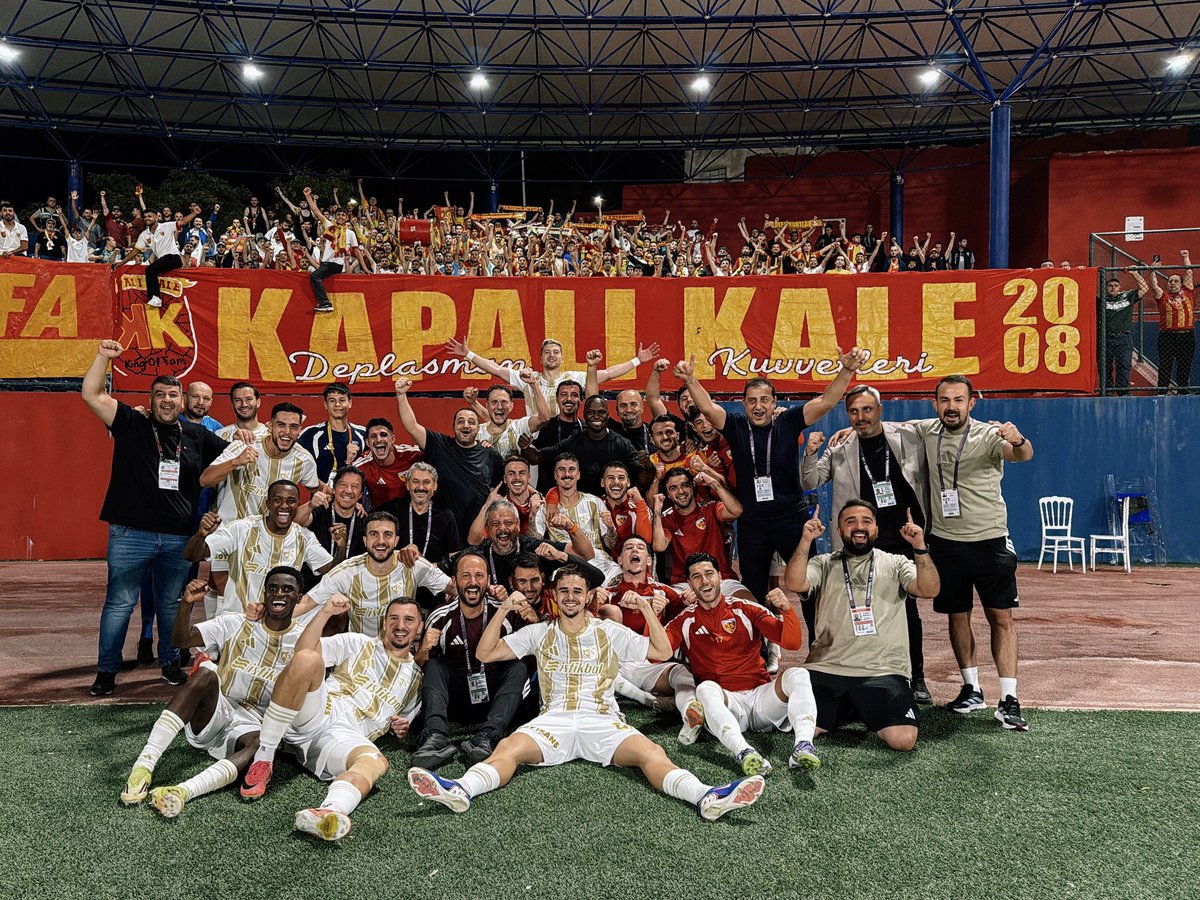 KapaliKale's tweet photo. Mutlu Haftalar Büyük Kayserispor Taraftarı.💛❤️

#KapalıKale | #Kayserispor https://t.co/xmVRCrQDYF