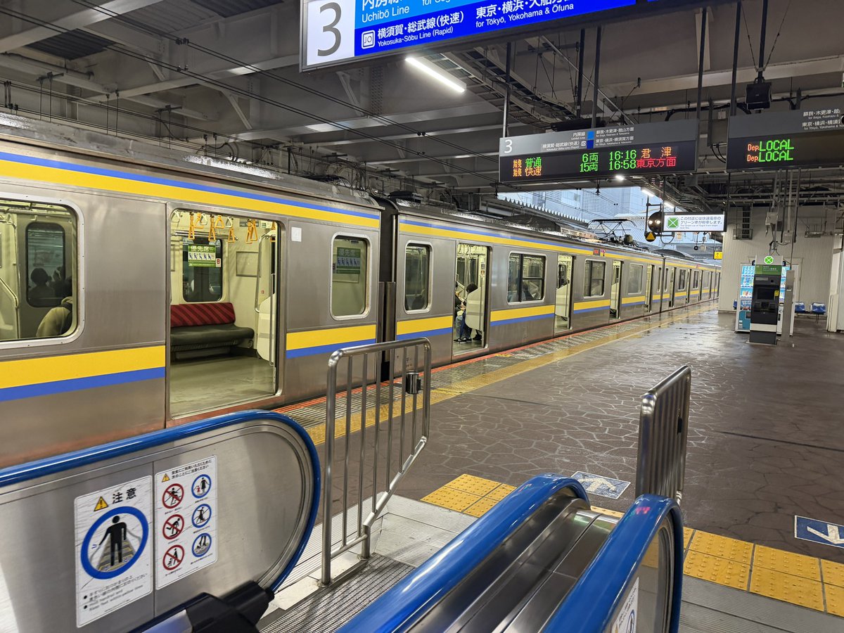 USANEKO_231's tweet photo. 内房線 姉ヶ崎~長浦 土砂崩れと送電線が切れたため全線運転見合わせ。再開見込みなし https://t.co/UeCT3wRKaf