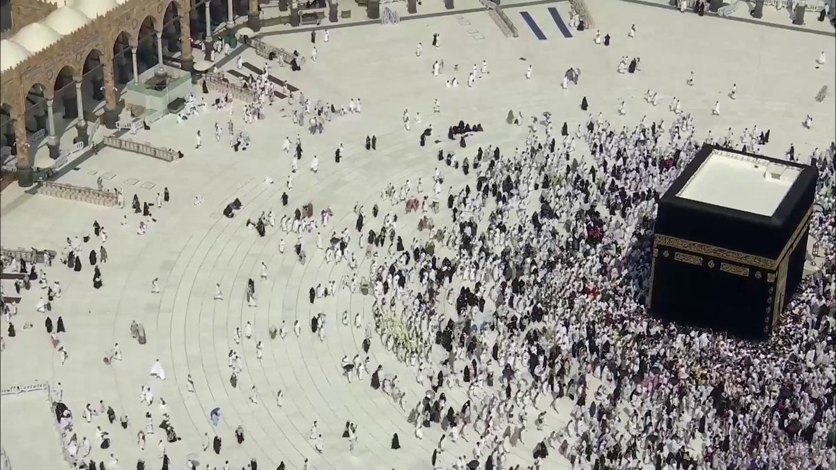 في رحاب البيت العتيق.. الطائفون ينعمون بالأمان والسكينة حول الكعبة المشرفة 
