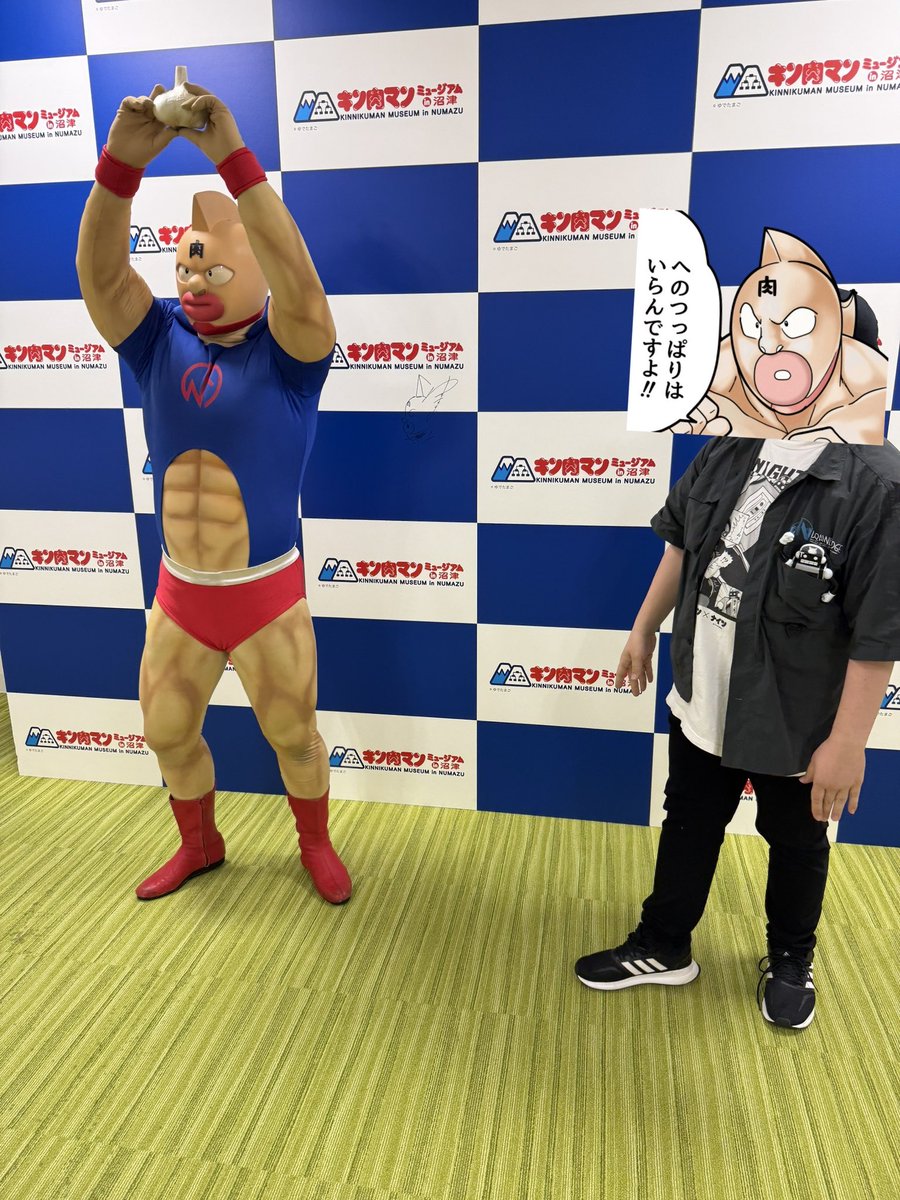 mishima04's tweet photo. と言うわけで仕事の間をぬってキン肉マンミュージアムでグリーティングに参加
今日は危険物（巨大ニンニク）持ち込む。
キン肉マンも大興奮。炙るのに必要だからライターは持ってないのかと聞かれましたwww（写真４枚目）
館長、キン肉マン、スタッフさん、いつもありがとうございます😊 https://t.co/gNua4p2A1c