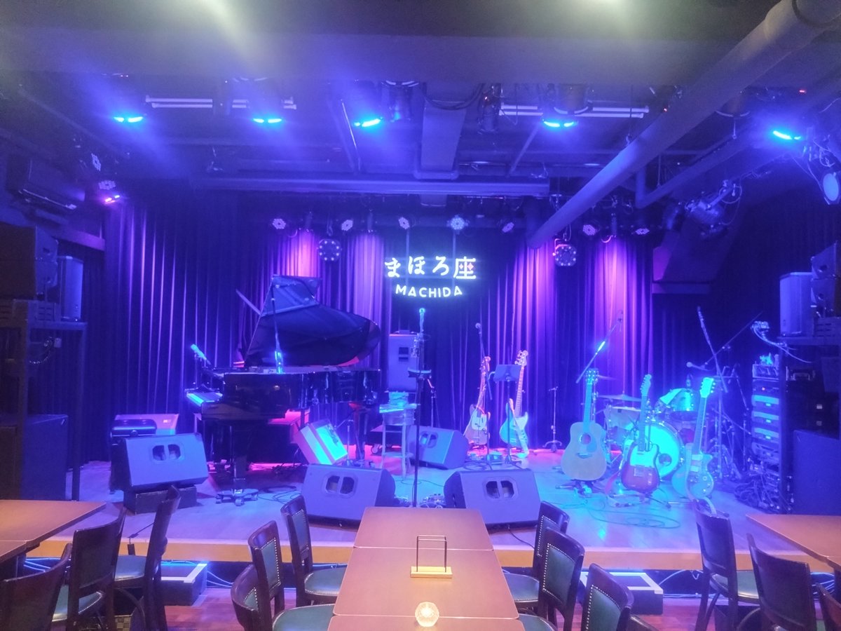 sansancher's tweet photo. 7月に買ってた磯貝サイモン君の43ガエル俺の名曲昼LIVEに初めて行きました。実物のサイモン君はめちゃくちゃ格好良くて細くてキラキラしてました✨
岡田梨沙さんのドラムも力強くて可愛くて格好良くて前田恭介さんはうちの夫に似てて久しぶりの東京で緊張してましたが見てて個人的に安心しました https://t.co/iLB7CsSKOK