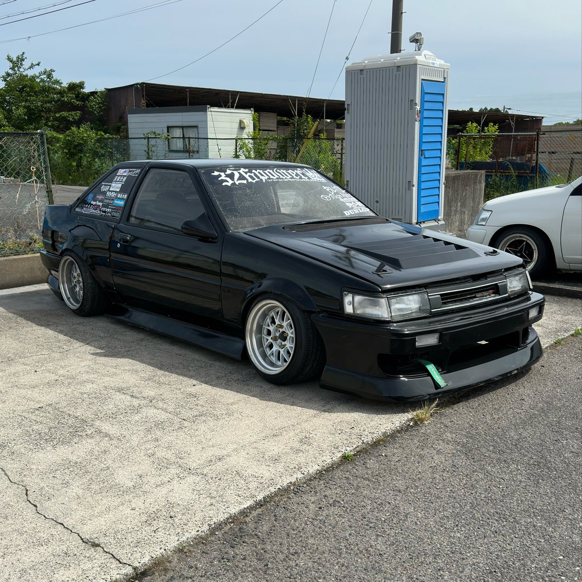 Screws_Garage's tweet photo. AE86 2ドア レビン 
ドア内、トランク内パワーブラックに全塗装💪 https://t.co/QUvCMhpYUb