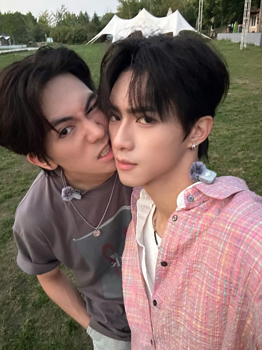 fangirl___feels's tweet photo. More precious than time itself. #HelloSeptember
比时间更珍贵的。#你好9月# ​​​

(Can be Leo or the moment he is refering to or both)
092126 #Kingston updated weibo.
#煙灰 #ASHofficialseries #彭梓燁Leo #億軒Kingston #Yixuan #PengZiye #LinK https://t.co/1Fs8uvf0WZ