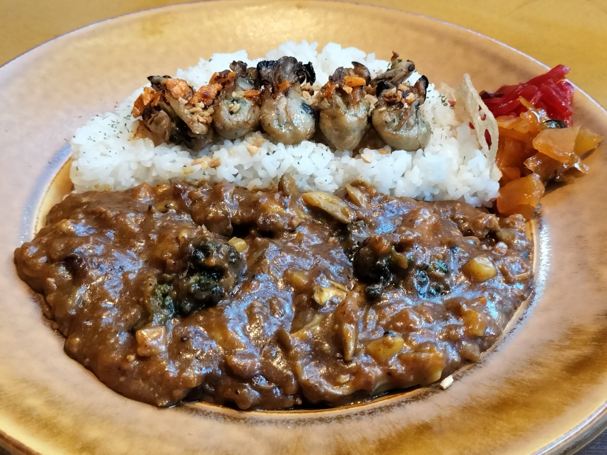 law_power115's tweet photo. 久しぶりの円山教授
今回は初めてオーダーする牡蠣とひき肉のカレーを

凄く美味しいけどやはり浜カレーかな😆
また違うメニューも開拓しよう https://t.co/XVWObFYjIw