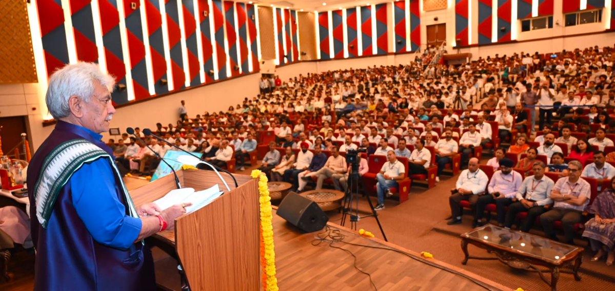 manojsinha_'s tweet photo. Today inaugurated the National Seminar on Millets Mission to build healthy ecosystem and sustainable food systems in Jammu Kashmir. Guided by the Hon’ble Prime Minister Shri Narendra Modi Ji's vision of Shree Anna, we are nurturing climate-resilient agriculture, empowering small farmers and women entrepreneurs, and restoring our heritage of nutritious food. Millets are not merely crops but they are instruments of health, sustainability, and self-reliance. Let us together ensure that every plate carries nourishment and every village carries hope.