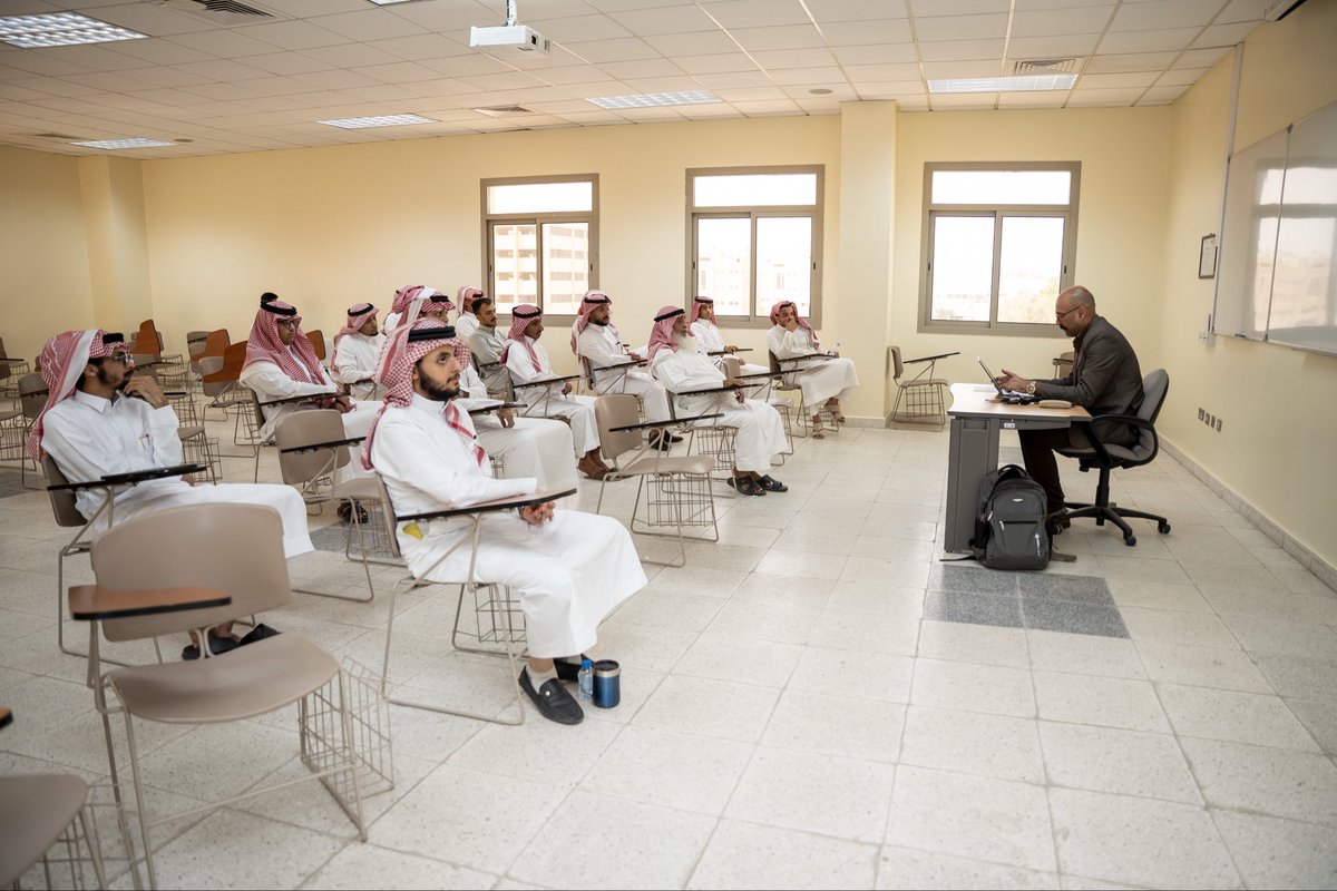 Col_Law_Isl_En's tweet photo. More than 400 students from over 10 nationalities are studying at Manārāt Al-'Ilm Private College of Law and Islamic Sciences in Madinah during the first semester of the 1448 AH academic year, in a diverse and distinguished academic environment.

#Madinah #Study_In_Saudi https://t.co/I5YLp8PB0x
