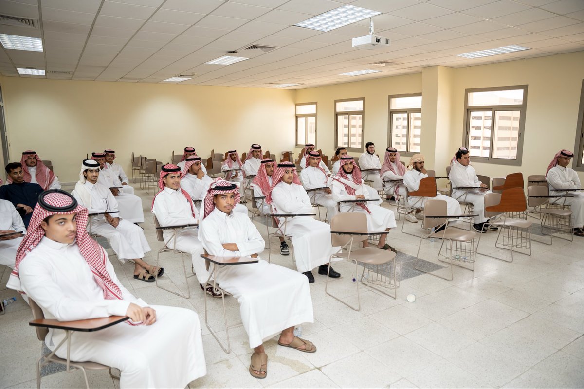 Col_Law_Isl_En's tweet photo. More than 400 students from over 10 nationalities are studying at Manārāt Al-'Ilm Private College of Law and Islamic Sciences in Madinah during the first semester of the 1448 AH academic year, in a diverse and distinguished academic environment.

#Madinah #Study_In_Saudi https://t.co/I5YLp8PB0x