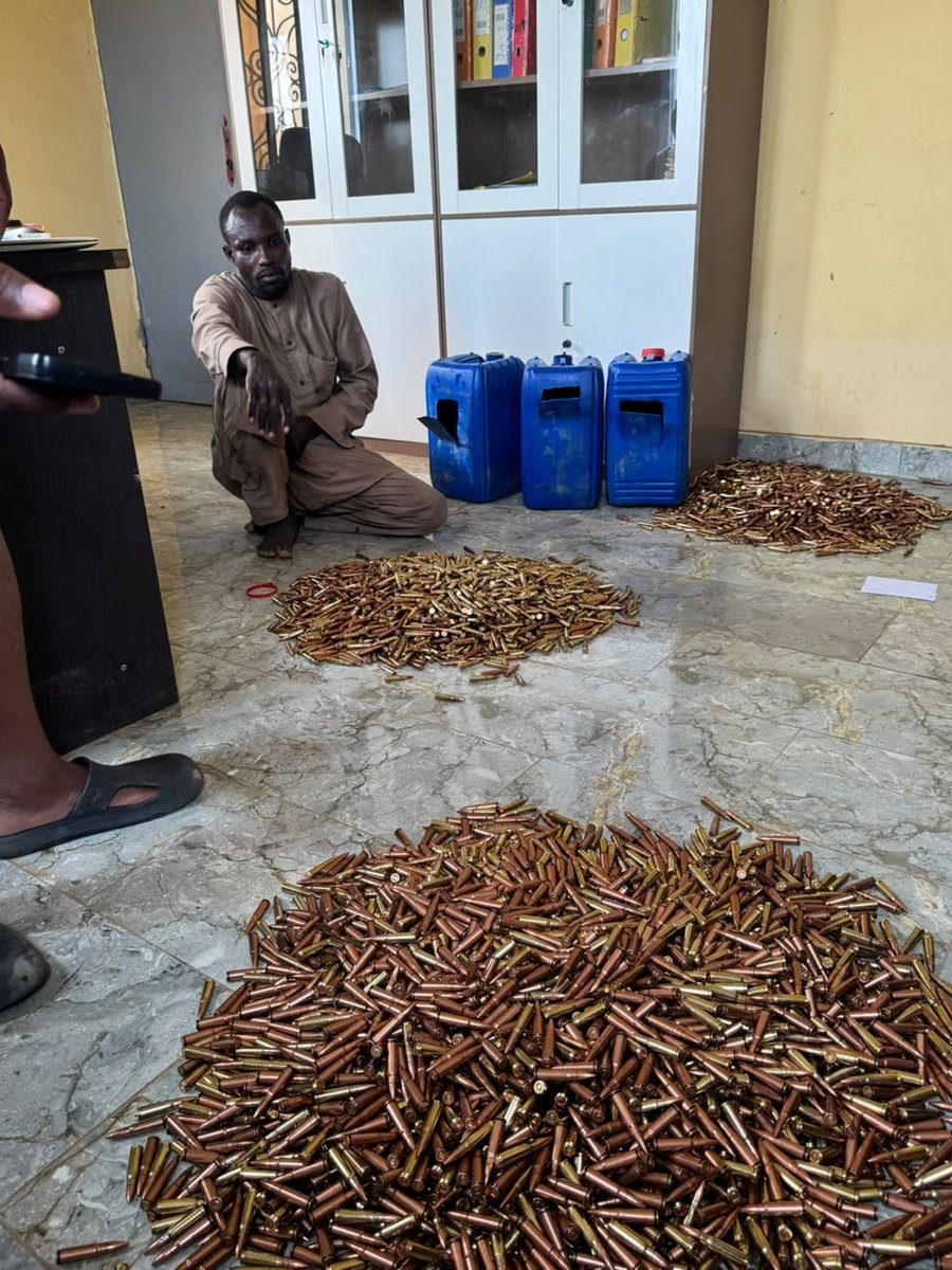 HumanityPurpose's tweet photo. Qui se rappelle encore de ce coup fort des #COVI le 09/08/2026?
Près de 7,500 munitions saisies à #DougoumSilio et remises à la #Gendarmerie?
Apparement c'était destiné à #ISWAP... Peut-être ils devaient l'utiliser lors des deux dernières attaques à #Sagmé les 09 & 15/09/2026. https://t.co/KLEPyVCiN4