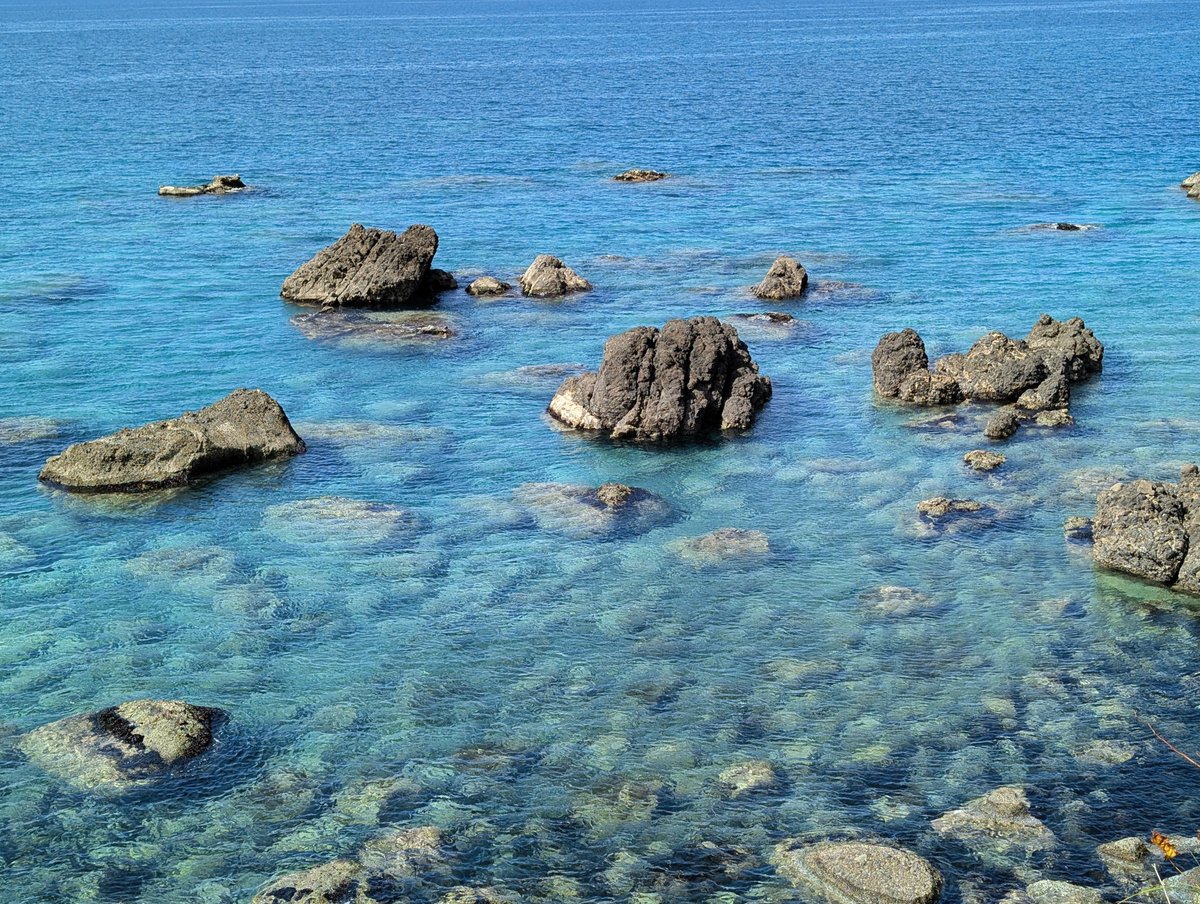 hixaca7's tweet photo. 北海道から見る日本海、こんなにも綺麗だったのか……想像していた以上の碧さだ https://t.co/BBxFoTg2SY