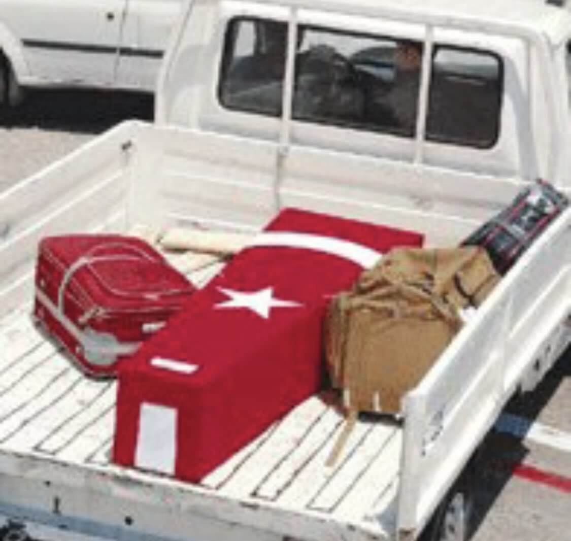 ciravepkk's tweet photo. @daddykiller_346 @akyildizzemre Hazır eliniz değmişken domuz leşlerini sandığa koyduk bunları da çöpe atabilir misiniz https://t.co/He0YrgdR8R