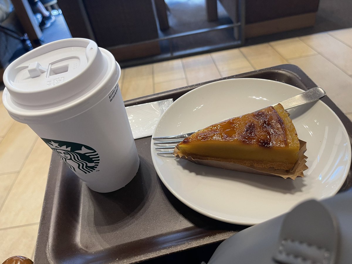 decade0504's tweet photo. 前に食べれなかった紅はるかと安納芋の焼き蜜芋ケーキ食べれた❗️外はカリッと中はしっとりしていてとても美味しいです😋甘そうだったのでドリンクはカフェモカにしました😅 https://t.co/Tvw5EGGccC