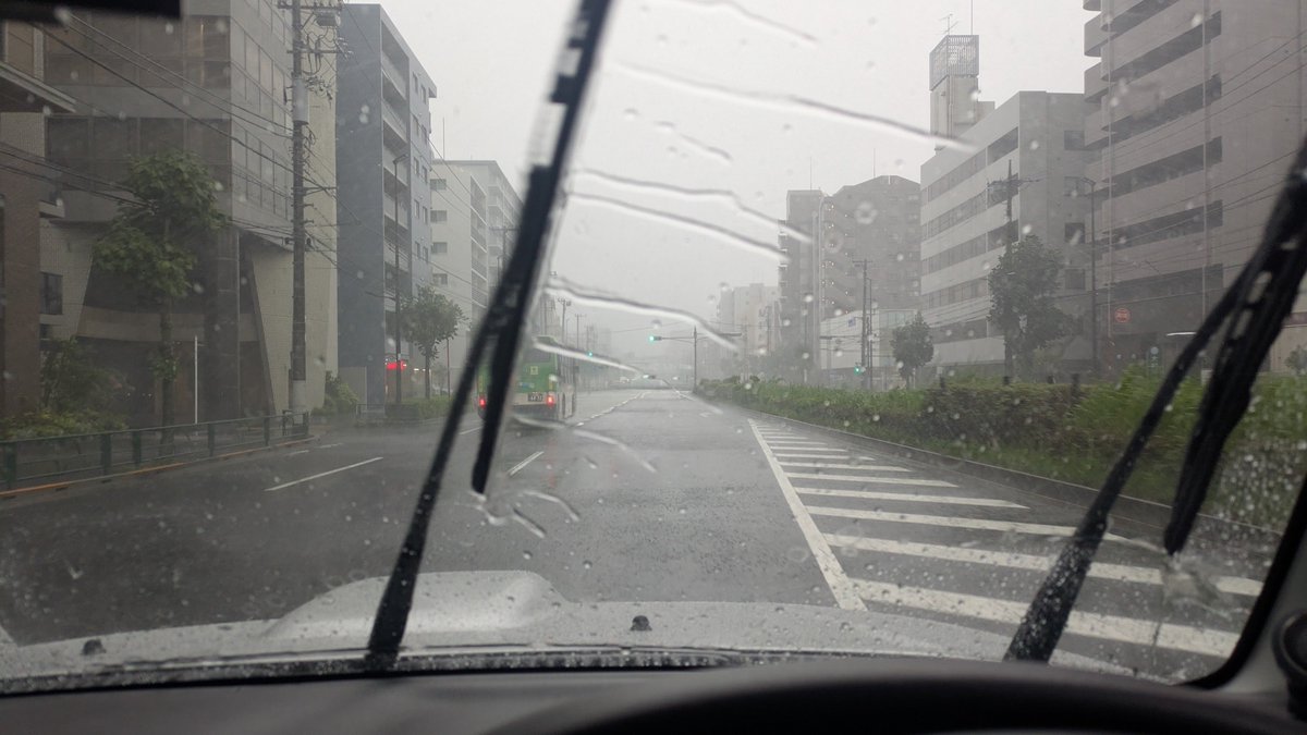 masami1217jp's tweet photo. 江戸川区中葛西
雨が強くなってきた！
道路左側たまに冠水気味
臨海病院から357に出る
高速下の道冠水注意
ジムニーで遊んできた（笑） https://t.co/k94gQZ9hsU
