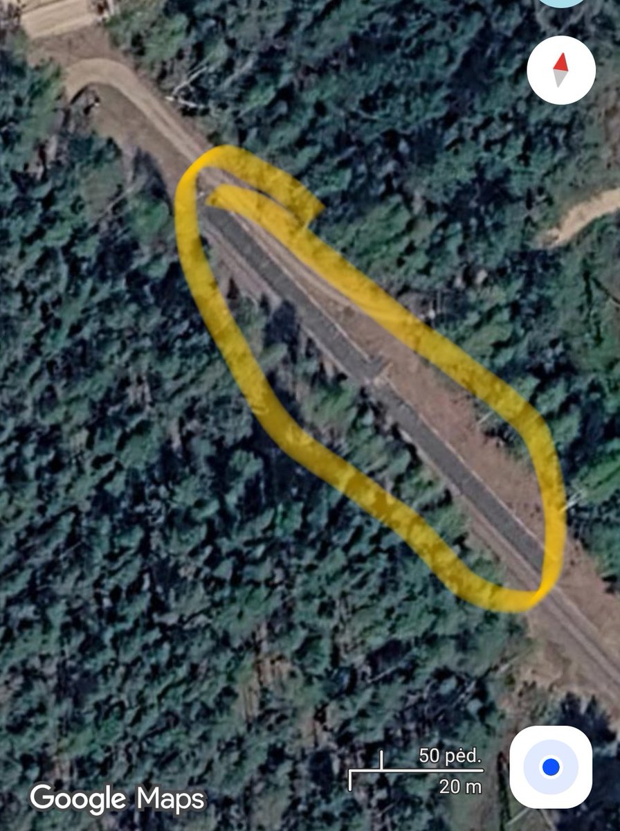 DainiusLTU's tweet photo. 1. Belarus dismantled that section of the railway — it did not restore it.
2. There isn't even a railway line reaching the border on the Belarusian side.
3. On the Lithuanian side, there are nothing but forest tracks.

But that doesn’t stop them from spreading misinformation 🤮 https://t.co/JRn8QKAOrp