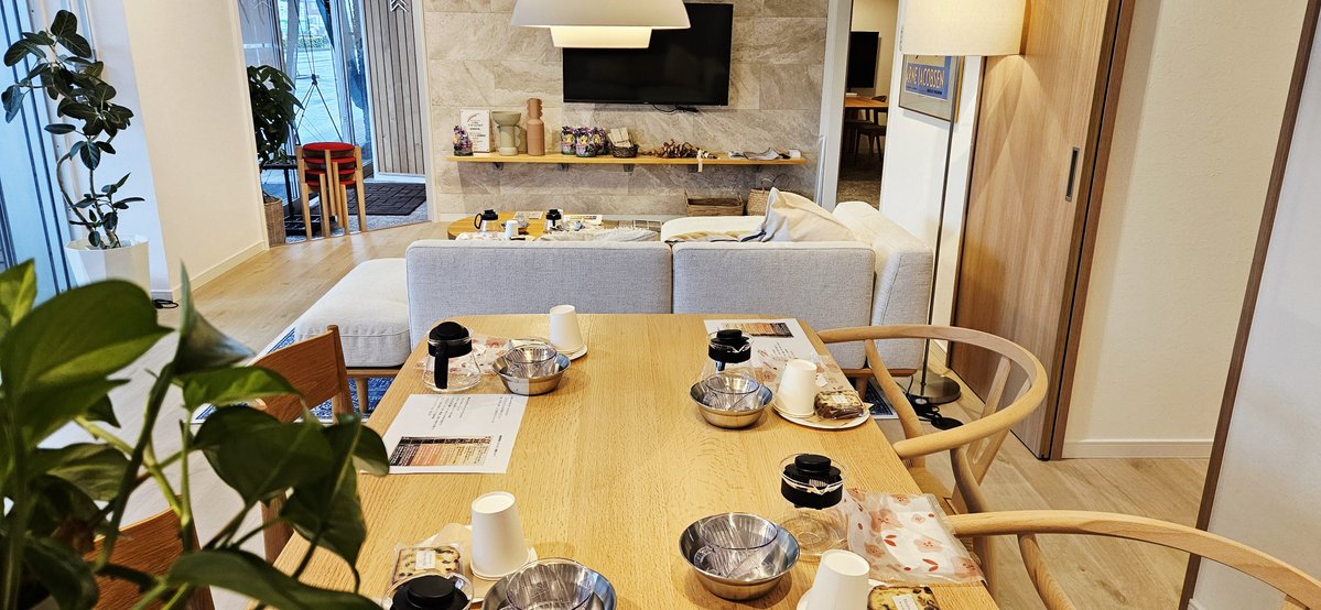 cotakyuki's tweet photo. 本日のコーヒー教室も、お陰さまを持ちまして盛況の中で無事に終了いたしました✨️お足元の悪い中でお集まりいただき、誠にありがとうございました😊楽しいお歌と美味しいコーヒーで、素敵なコーヒーライフをお過ごしください☕🎵 https://t.co/g027hyL8bz