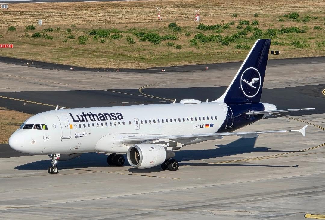 ElmoHeinbaugh's tweet photo. Lufthansa at Cologne Bonn Airport. Airbus plane spotting. https://t.co/fzwAG8FFq2