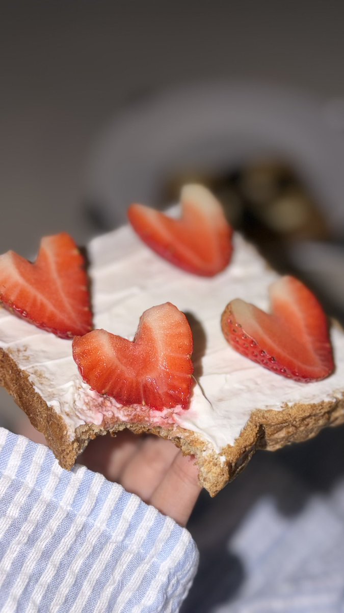 Gemora222's tweet photo. رواء الصباح غيرر☀️ 🍓🫐 https://t.co/nTq5VLWPrf