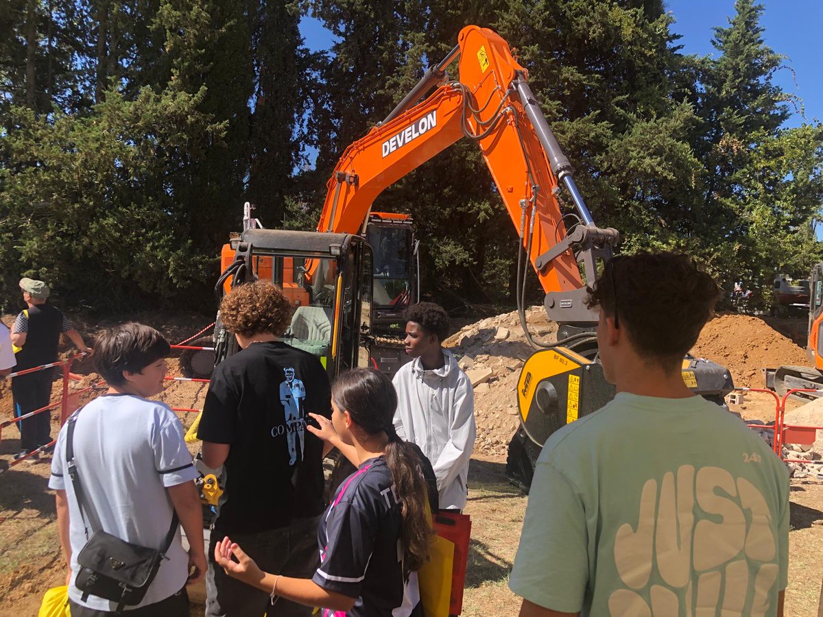 DonBoscoNice's tweet photo. Les élèves de Première Bac Pro Maintenance des engins de travaux publics ont eu la chance de participer au salon DIG TOUR à Brignoles, un rendez-vous dédié aux professionnels et aux nouvelles technologies du secteur des travaux publics. https://t.co/Ndf0yze9f9