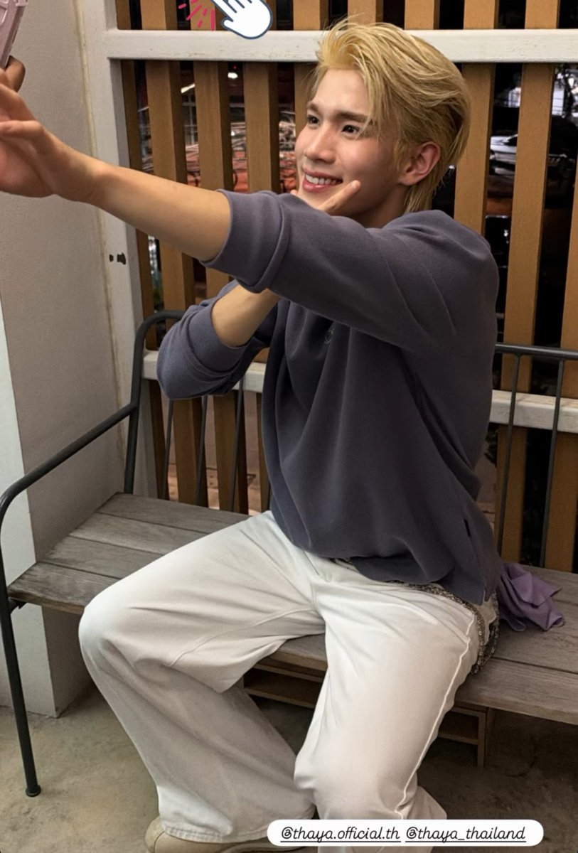 ditimine's tweet photo. สมมงคุณพรีเซนเตอร์ทยาเดอะเบสมาก เติมสีผมใหม่ผมยาวจ๋วยๆ ใส่รองเท้า LV มาในลุคเท่คูลๆ 😎🙌🏻

#Fourthnattawat #โฟร์ทณัฐวรรธน์ https://t.co/EGO2twJuDN