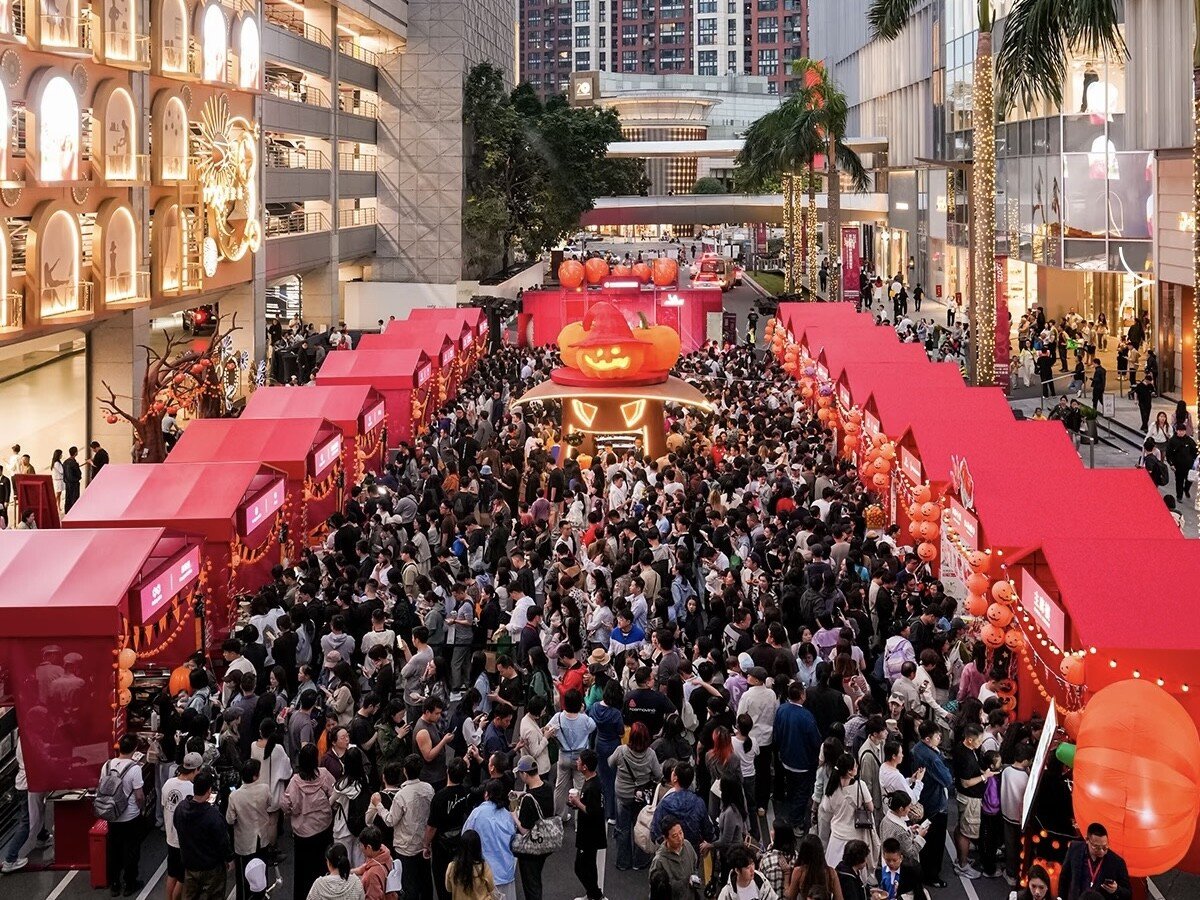 thisisGBA's tweet photo. #Fooodie | 🌕🍽️From Sept. 25–27, the Michelin Guide Food Festival Shenzhen 2026 will bring 12 Michelin-selected restaurants from Guangzhou and Shenzhen to MixC Walk at Shenzhen MixC. ✨

With dishes from two two-Michelin-starred restaurants, six one-star restaurants and four Michelin Guide-selected restaurants, visitors can sample a variety of flavors in a relaxed street-food setting. 👨‍🍳🥢

Add in moonlit walks, art installations, light shows and movie offers, and you’ve got a full evening out in Luohu. 🌙

👀: https://t.co/ThFwNrRVs7
#Shenzhen #MichelinGuide #MichelinFoodFestival #MidAutumnFestival #ShenzhenFood #FoodFestival #Luohu #Guangdong
