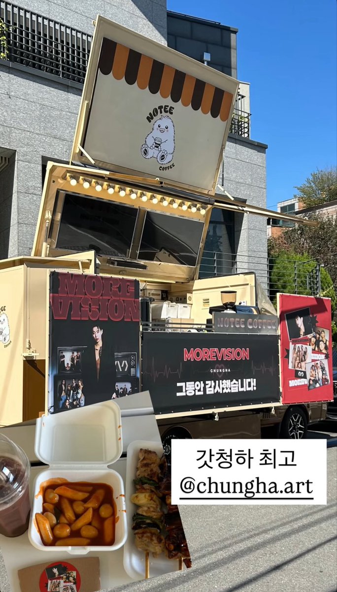 ChunghaGlobal's tweet photo. 260921 Chungha &amp; Staff Instagram Story

It looks like Chungha bought a food truck for More Vision staff members, since it is her last day with them. 

The truck banner says: “Thank you for everything”
Staff’s caption: “God Chungha is the best”

#청하 #CHUNGHA @CH_CHUN9HA https://t.co/Y1HADUhHBT