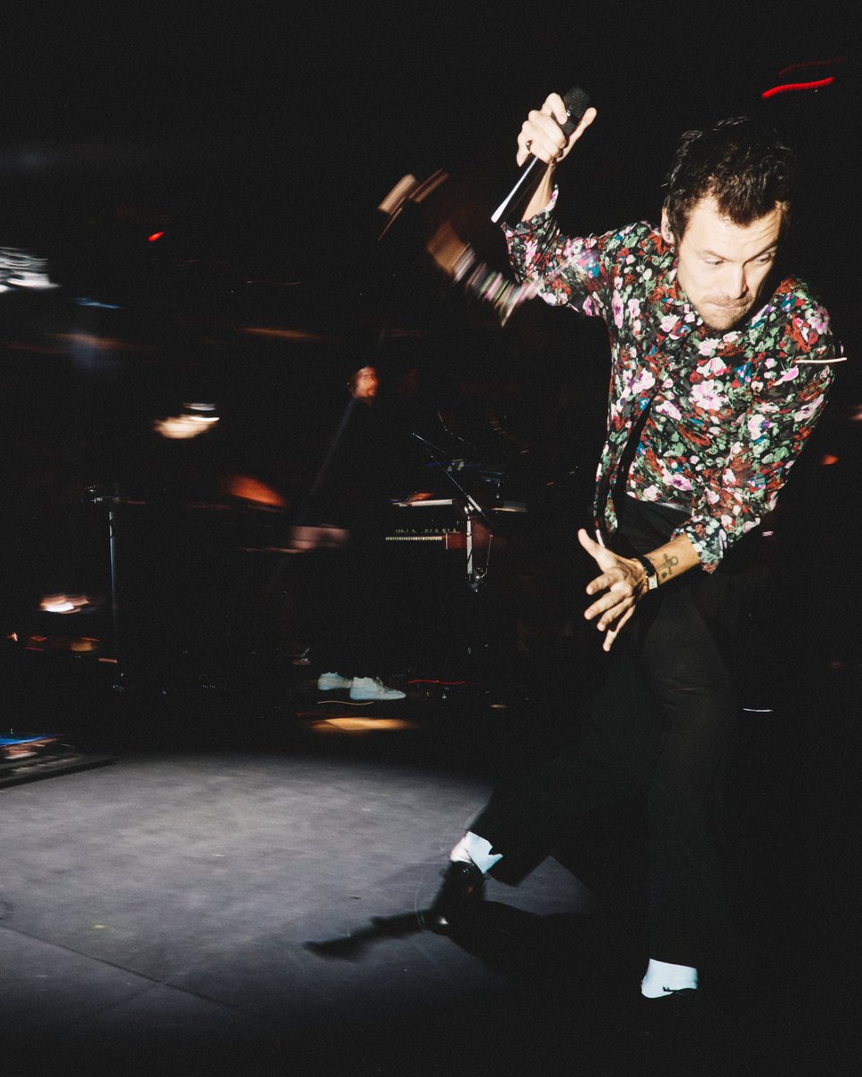 hsdtogethertour's tweet photo. Harry on stage at Madison Square Garden in New York City - September 16 

📸 Anthony Pham https://t.co/ObgcMtsyqt