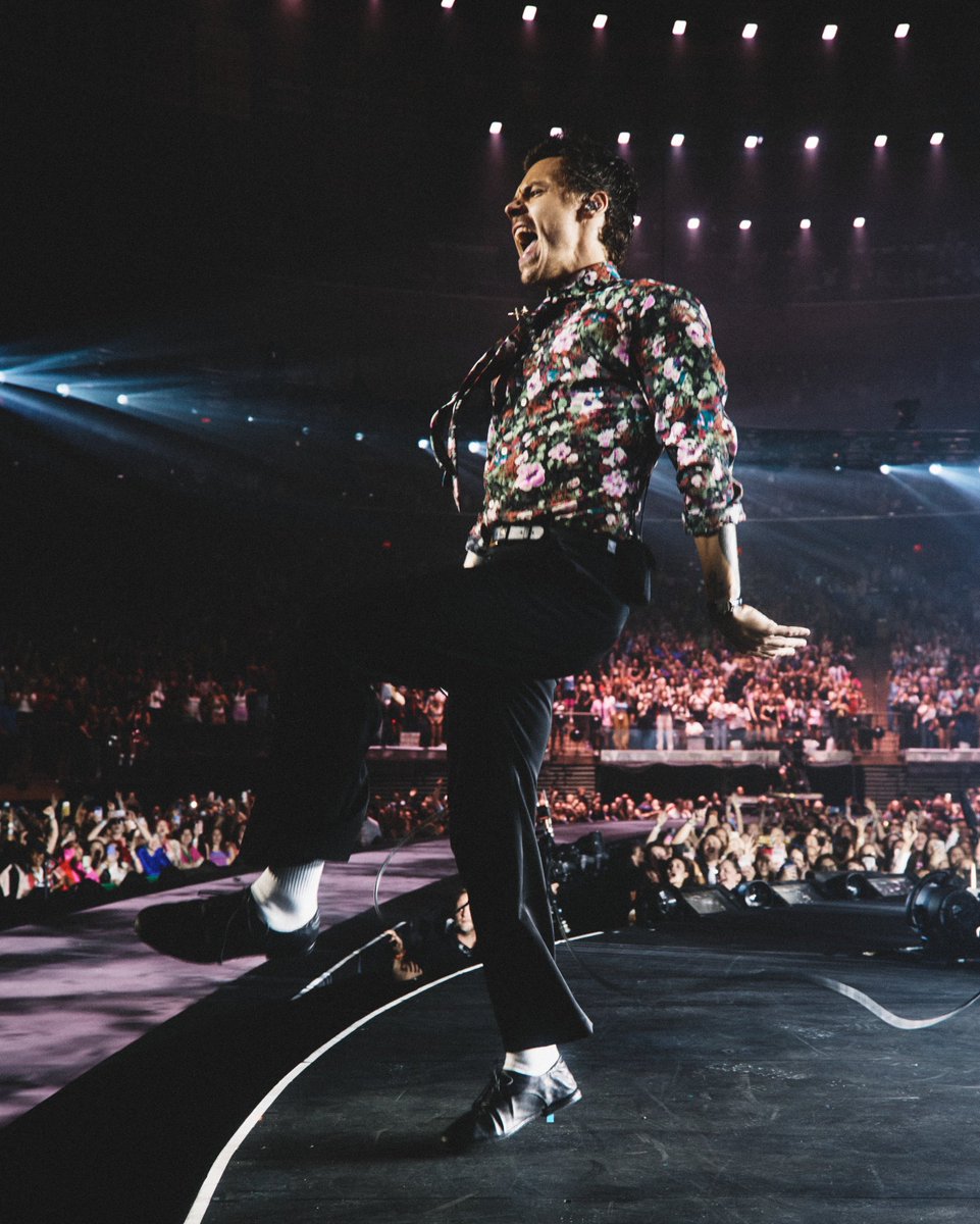 hsdtogethertour's tweet photo. Harry on stage at Madison Square Garden in New York City - September 16 

📸 Anthony Pham https://t.co/ObgcMtsyqt