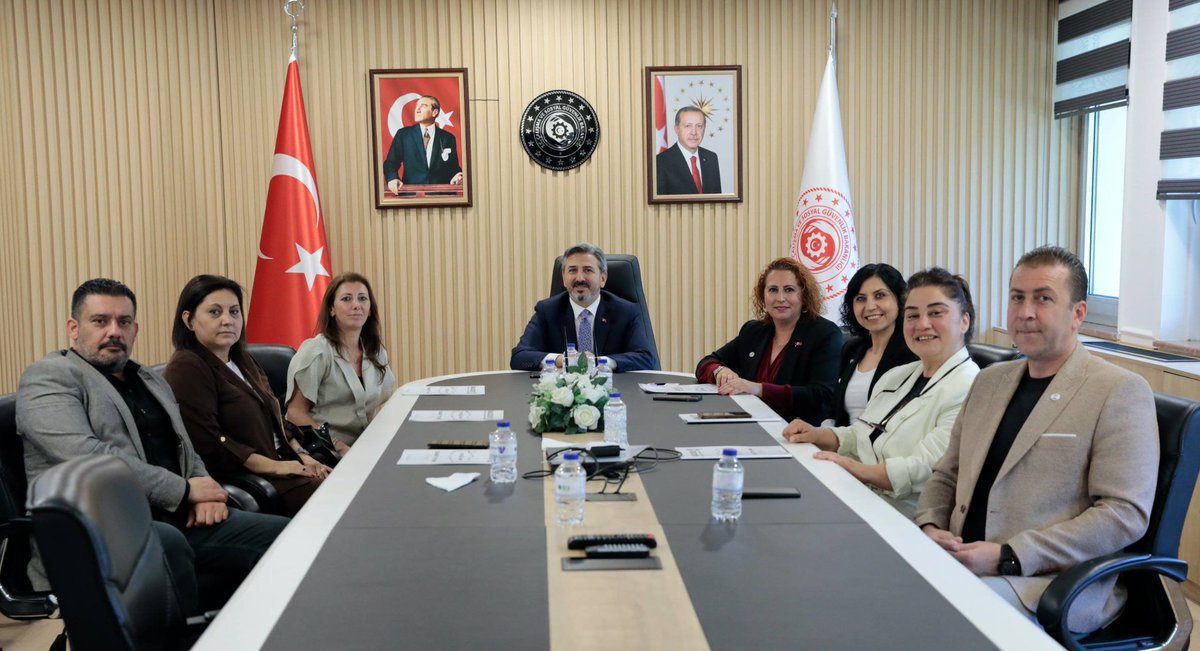 EstSerkan16's tweet photo. ALLAH'IN izniyle MASADAYİZ 

Güzel günler çok yakında 

Kademe Loading,,,,

Teşekkürler @AhmetAYDIN_02 Bey

#SıradaKademeYasası https://t.co/PhmOVfmWJa