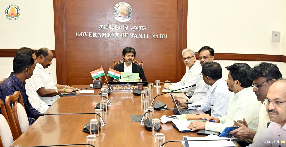 CMOTamilnadu's tweet photo. மாண்புமிகு தமிழ்நாடு முதலமைச்சர் திரு.ச.ஜோசப் விஜய் அவர்கள் தலைமையில் இன்று (21.9.2026) தலைமைச் செயலகத்தில், "வெற்றிப் பயணம்" திட்டத்தின் முன்னேற்பாடுகள் குறித்த ஆய்வுக் கூட்டம் நடைபெற்றது.
#CMJosephVijay‌ https://t.co/9kk72c65cy
