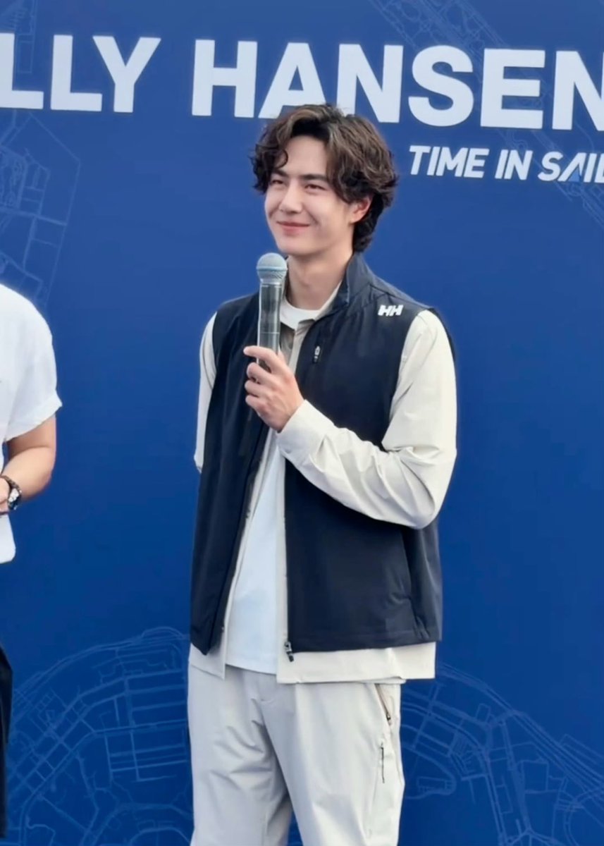 notyourcherie85's tweet photo. ออกงานออฟไลน์ยิ้มหวานจนเซียนอะ ยอมมมมมมมมมม รู้เลยว่าอัด ads รัวๆ ผิว ผม หน้า หุ่นแบบโคตรอภิมหาออร่า พ่อดาราของเจี่ย🫠🫠🫠🫠🫠 https://t.co/zl981JkIt5