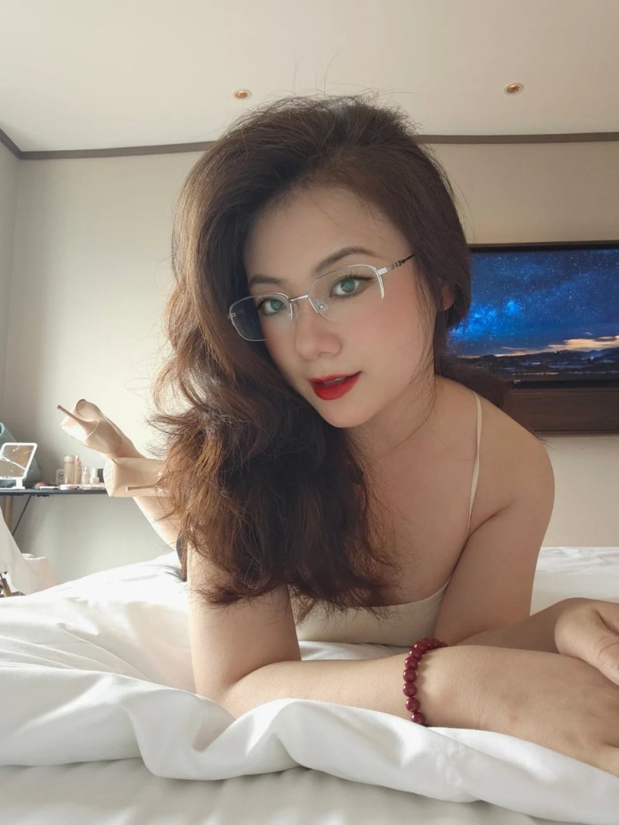 h0825bell's tweet photo. 招蜂引蝶的技术没有，就想找搭子，真人��来聊聊吧 https://t.co/nzwxf9kQ6D