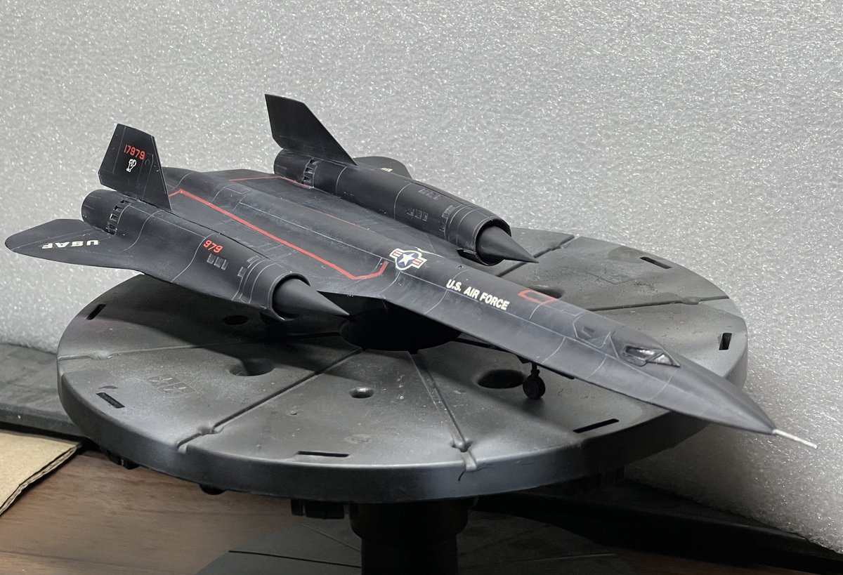 puratakkun's tweet photo. アリイ 1/144 SR-71 完成です
復帰後の初完成品が友達の製作代行()
デカール崩壊だったり合わせ目消さなかったりで時短でサクサク組んだんですが、意外と見た目が良い https://t.co/XJQI5bPZMh