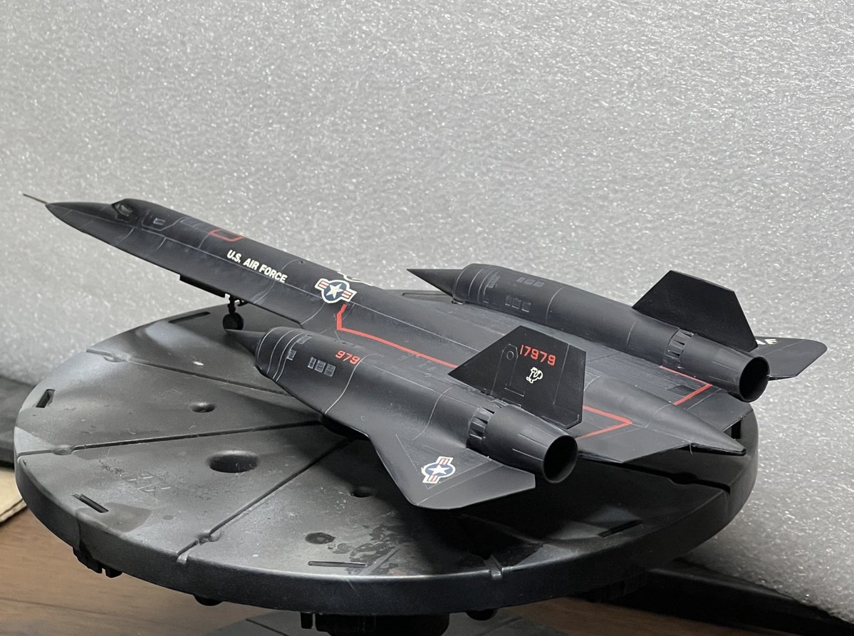 puratakkun's tweet photo. アリイ 1/144 SR-71 完成です
復帰後の初完成品が友達の製作代行()
デカール崩壊だったり合わせ目消さなかったりで時短でサクサク組んだんですが、意外と見た目が良い https://t.co/XJQI5bPZMh