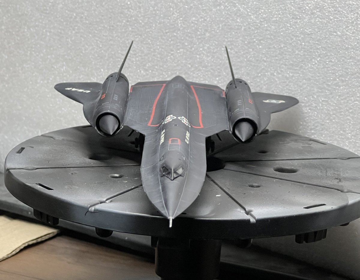 puratakkun's tweet photo. アリイ 1/144 SR-71 完成です
復帰後の初完成品が友達の製作代行()
デカール崩壊だったり合わせ目消さなかったりで時短でサクサク組んだんですが、意外と見た目が良い https://t.co/XJQI5bPZMh