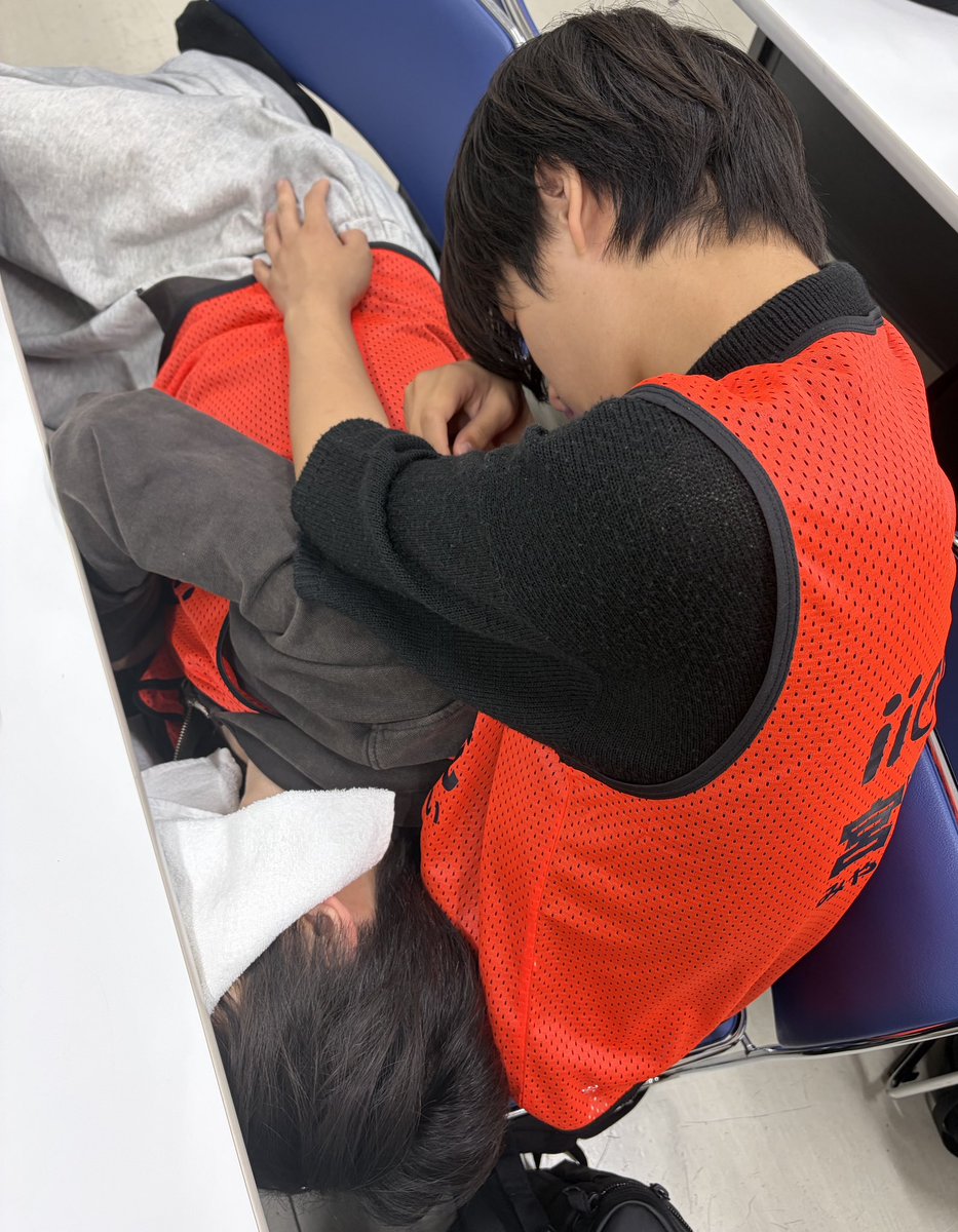 iiondo_official's tweet photo. メンバーの昼寝を隠し撮り😪
#ONDO_LOG
#iiONDO
#三村航輝 #宮本琉成 #堀蒼寿 #三戸琳仁 https://t.co/tr8alG9ygj