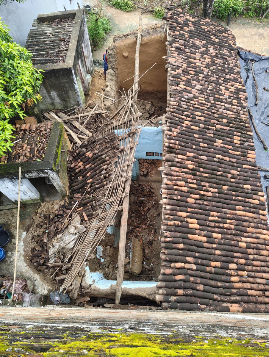 chhatria_ju's tweet photo. This is the home of Mr. Bighna Kumar of At/Po: S.malpada Block:Karlamunda PIN: 766031. It got collapsed last night due to heavy rainfall. The family is facing serious trouble for the same. Please look into the matter @DmKalahandi @CMO_Odisha @Bdokarlamunda @IPR_Odisha https://t.co/EqrrFFEfeb