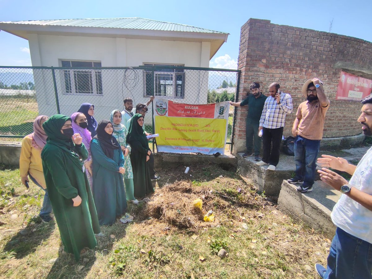 kvkkulgam's tweet photo. Krishi Vigyan Kendra (KVK), Kulgam organized a field activity under the Swachhata Hi Seva (SHS) 2026 campaign to promote cleanliness and hygiene in public places. During the programme, KVK Kulgam staff and RAWE students visited a public area and assessed the surrounding. https://t.co/pK1mADrrkS
