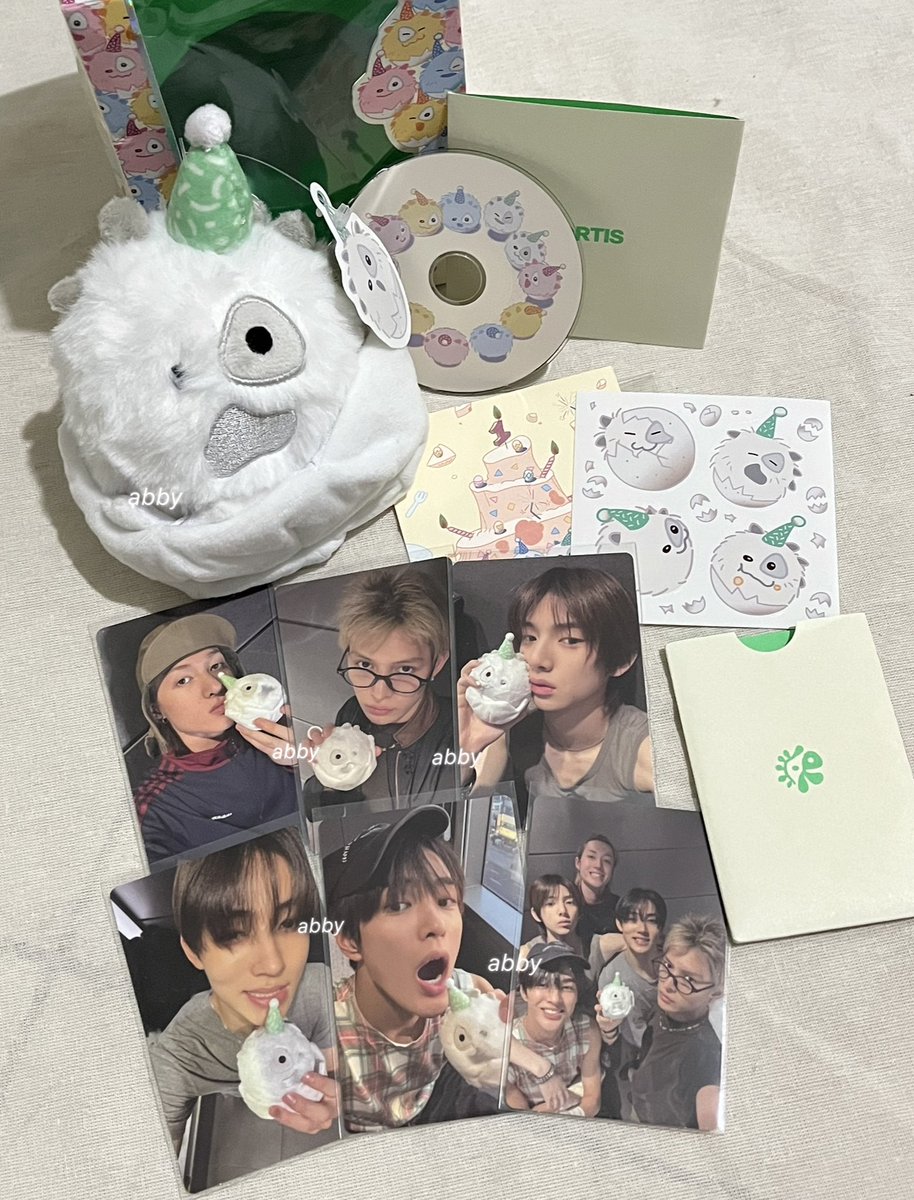 eommart's tweet photo. ꒰      ♡    ⠀ׅ⠀📦⠀  ᨭ  ꒱ #9

── .✦

it’s funny how serious i am when it comes to CORTIS ball t____t

got the birthday baby white one finally in my hands! <3

📨 https://t.co/mywiqQRkPI