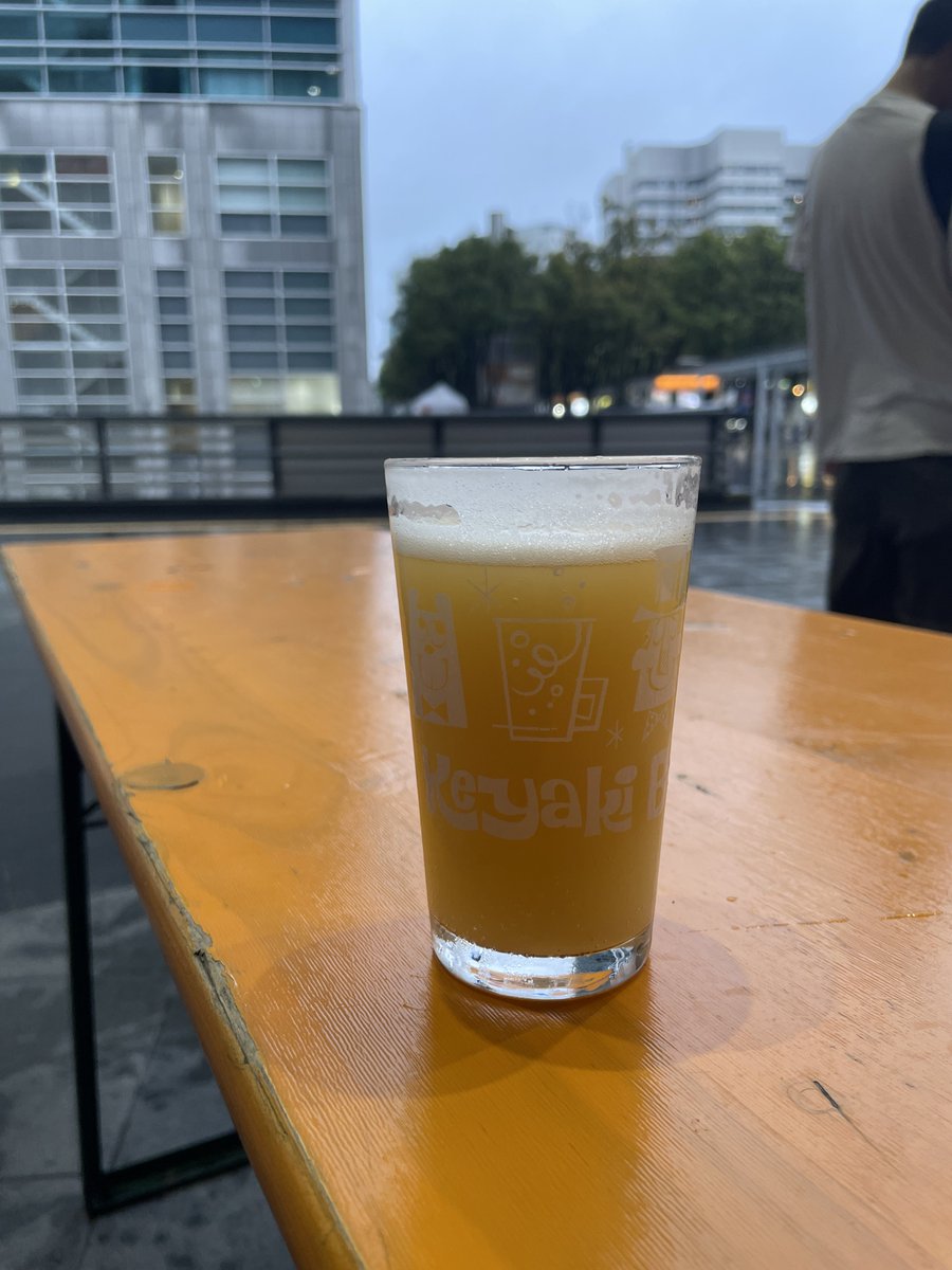 hiwaka's tweet photo. 2026秋けやきDay5、8杯めは埼玉浦和「赤き血のブルワリー」・U.B.P BREWERYのヘイジーIPA「KEYAKI ANTHEM」⚽️
香りは「割りたての晩白柚」。
口に含むとワタの感じも含みつつの、皮が厚くて黄色い柑橘の爽やかなじゅわじゅわわしわし感😋
#beerkeyaki https://t.co/FN3VIA34M6