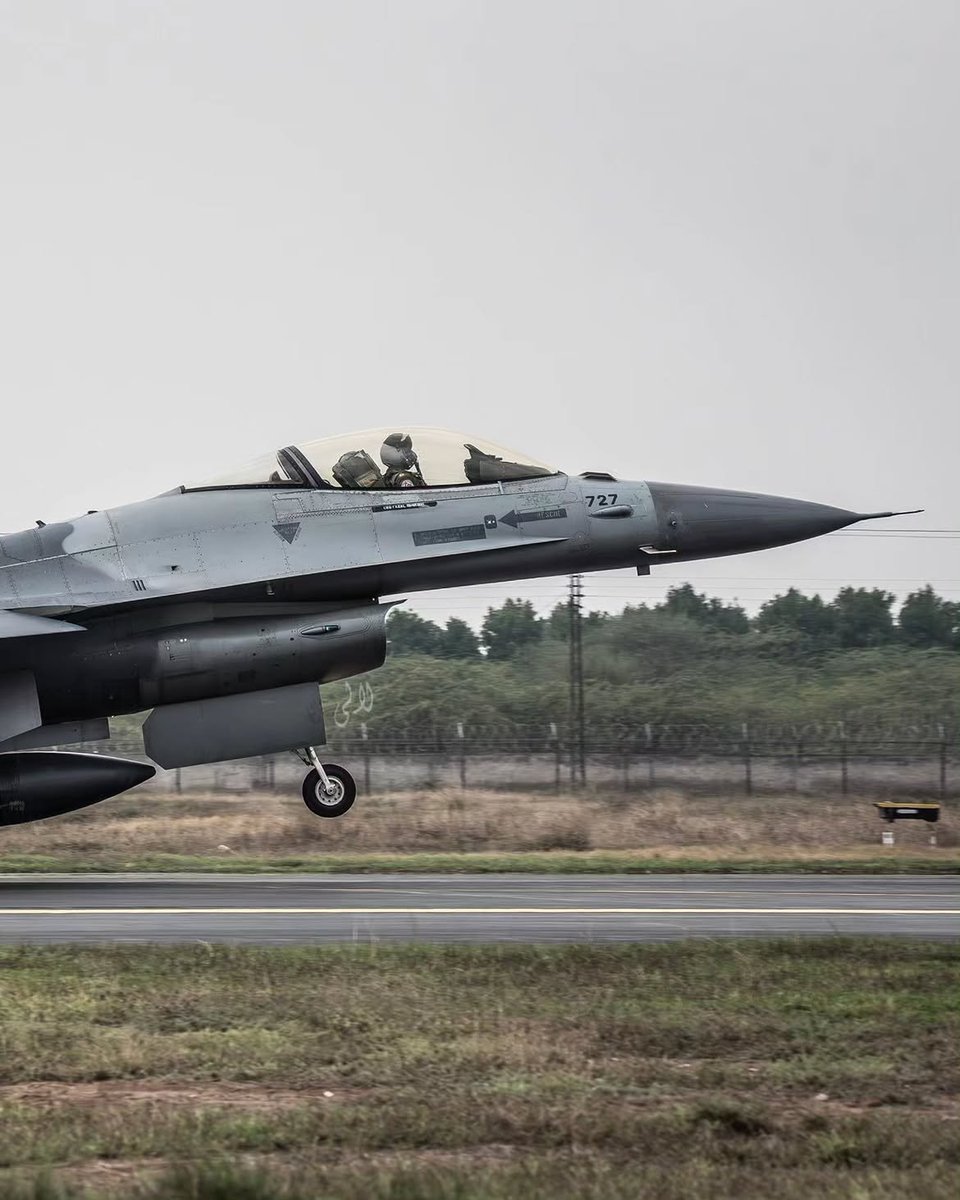 NavCom24's tweet photo. #BREAKING: Pakistan Air Force last night conducted airstrikes in Afghanistan. https://t.co/tegVqewL6R