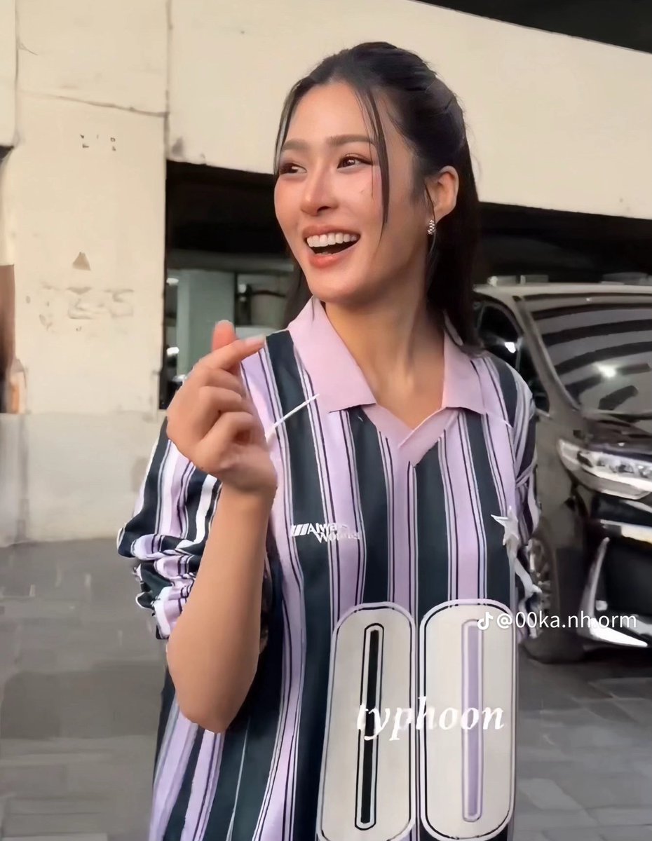 hanniejkr's tweet photo. OP shared

Speaking without shipping, this collection of Ling's shirt that Orm is wearing came out a long time ago. I used to see Ling wear it when entering the building in the early days, and I secretly think Ling probably didn't send this one to Orm. I think Orm is wearing Ling's actual shirt.🫪👀

​I get it though, it's that symptom called 'being away from Bibi while Tee went to New York' so Orm must miss her, which is why she wore Tee's shirt to sleep to soothe her longing, so it feels like Tee is hugging her all the time. 
Speaking completely non-shippingly, really."🥹🥺🥺