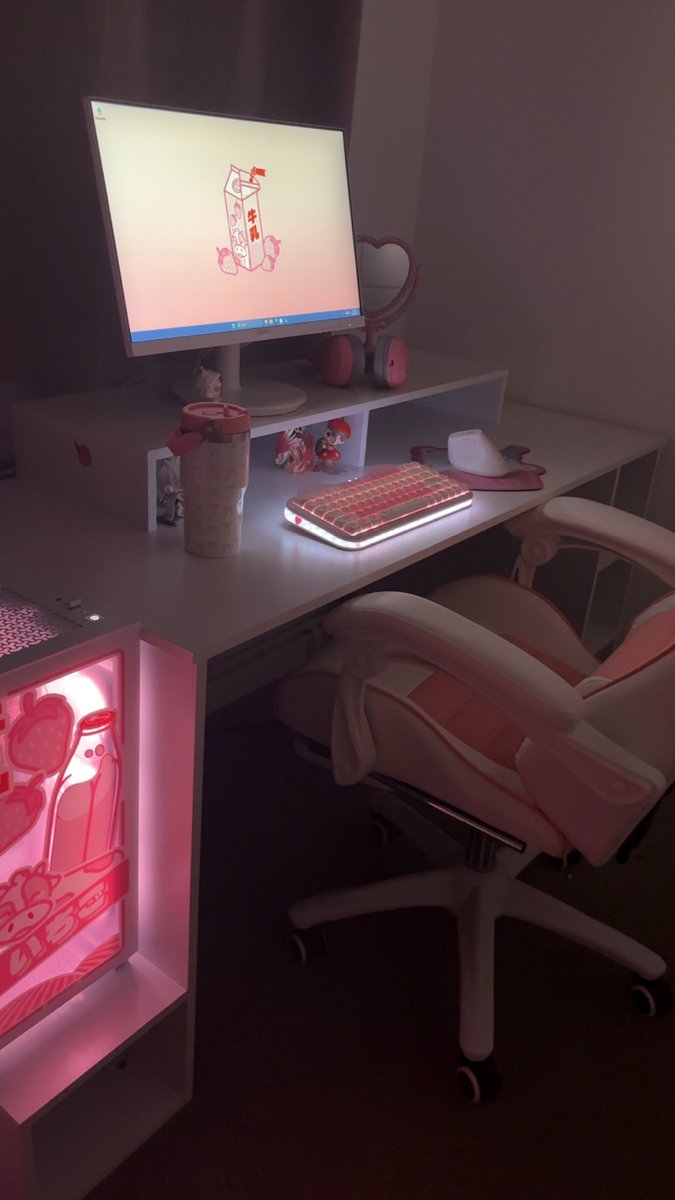 sugahpie_'s tweet photo. so im a pc girly now💕 https://t.co/MExX2nY8JG