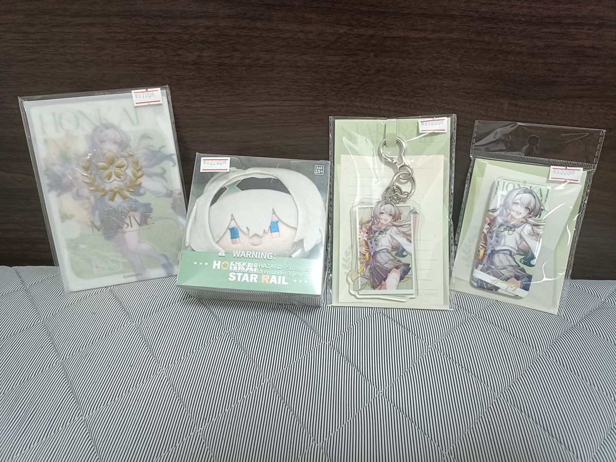 yuma1015044's tweet photo. やったぜ✌️
親が仕事先のアニメイトで買ってきくれた！ほんま最高！！ https://t.co/0Yw2bKfR0O