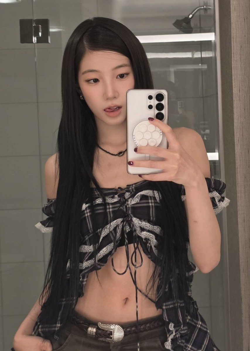 Daily_Zuha's tweet photo. #KAZUHA #LE_SSERAFIM #카즈하 #르세라핌 https://t.co/R5ESgDSFxl