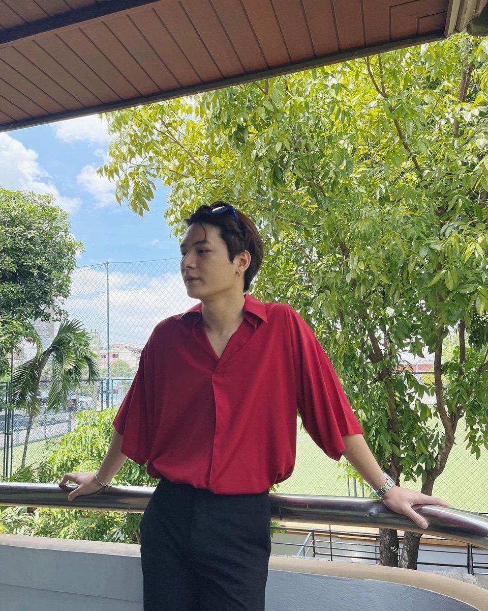 Noblesses15's tweet photo. อยากเห็นคริสกับสีแดงอีกอ่ะ คริสเหมาะกับสีแดงมากเลย คือสีผิวตัดกับสีแดงแล้วมันดูดี มีออร่ามากกกก โดยเฉพาะแดงสุดท้ายคือเหมาะมากๆแดงที่ใช่ แดงที่ชอบ แดงที่คริสคู่ควร แดงที่รักเธอมาเป็น10ปี แดงที่ดีคือแดงที่ชื่อสิงโตนะคะ ชอบคุณค่ะ(ขอบคุณค่ะ)🙏🏻😌 https://t.co/oTCrbQouop